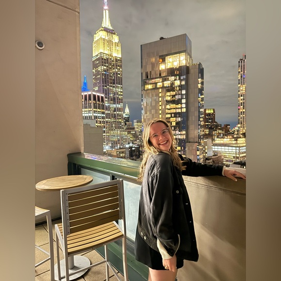 Meet your Posher, Abigail - Picture 1 of 1